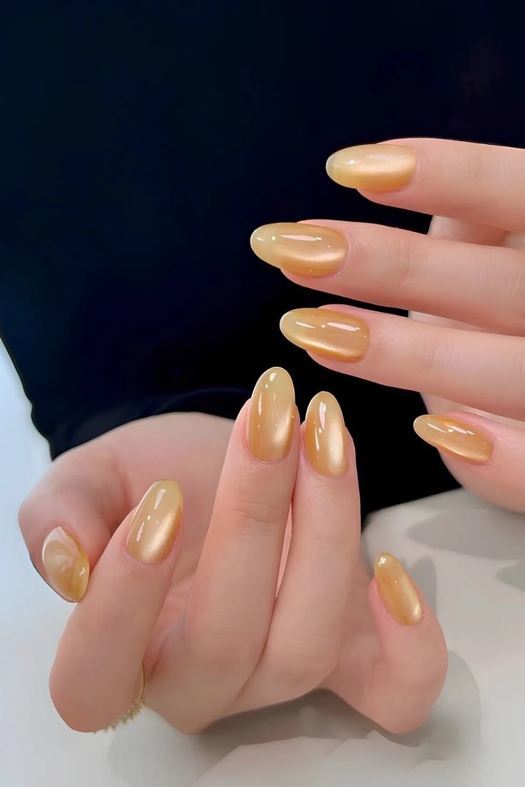 Cat eyes nail finish